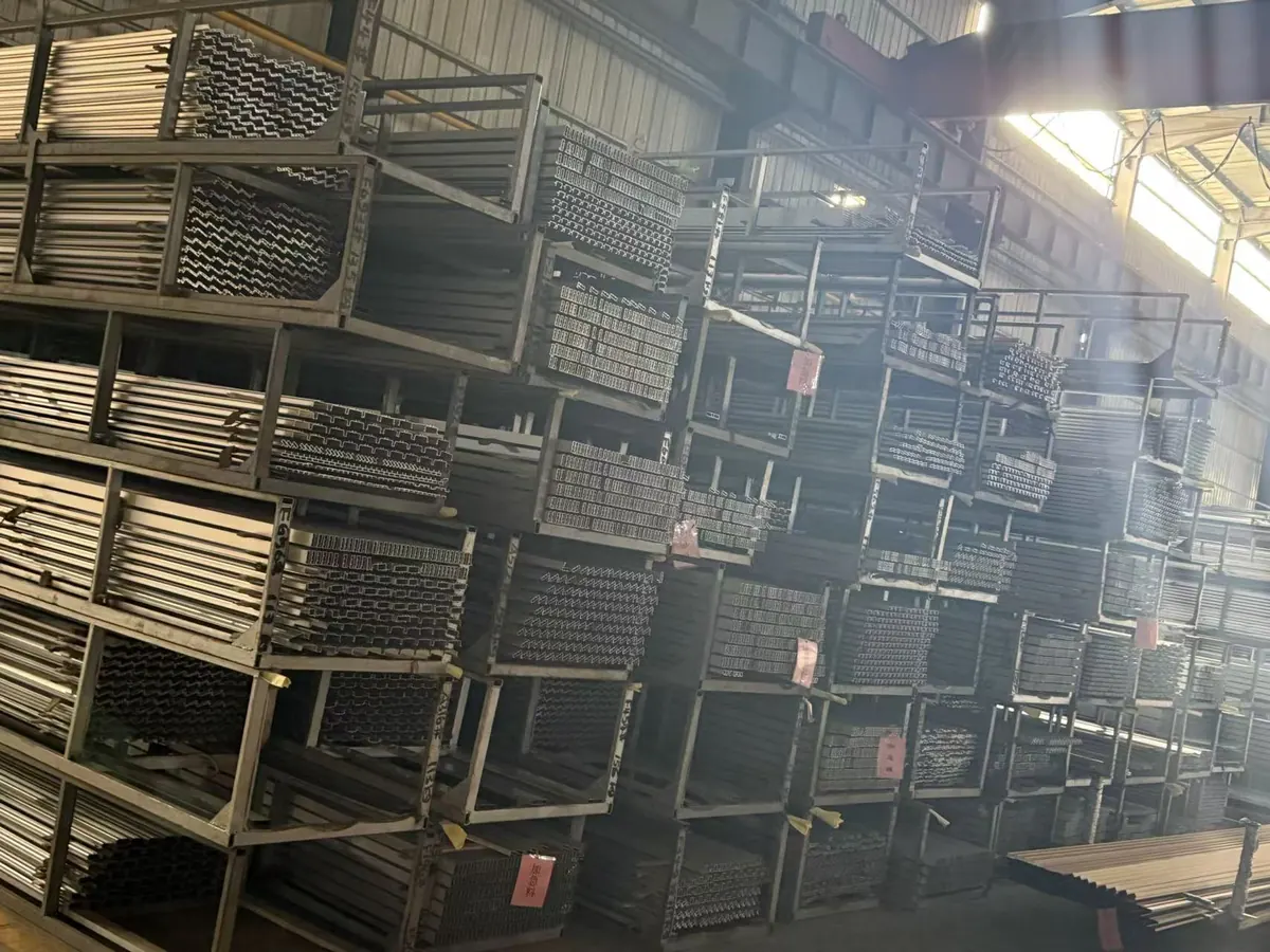 Finished profiles in storage racks — Guangdong Fengge Aluminium Co., Ltd.